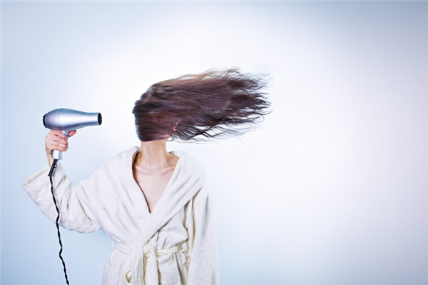 什么理发店洗完就能撑好几天不油？新葡京娱乐场app同样是洗头 为(图2)